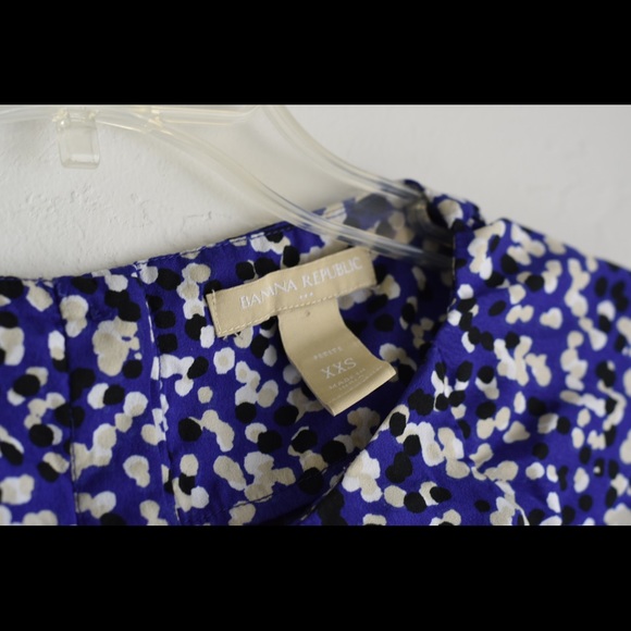 Banana republic blue and white top w/buttons - Picture 3 of 5